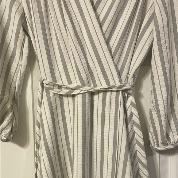 Calvin Klein White and Gray Wrap Dress  beautiful on! - Picture 3 of 7